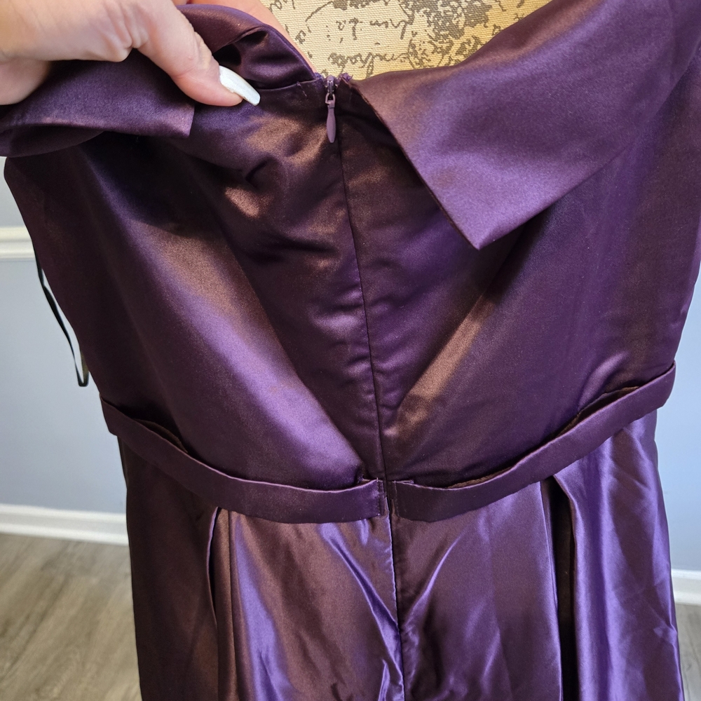 Elegant Purple Evening Gown - Picture 5 of 7